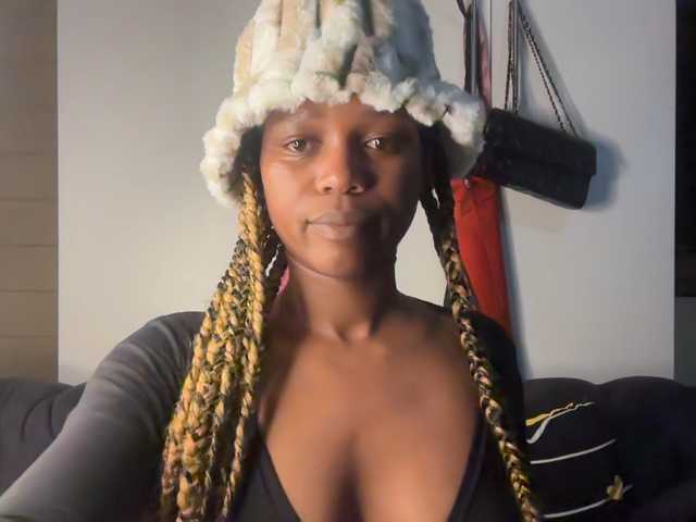 SexyBaddie live cam on BongaCams
