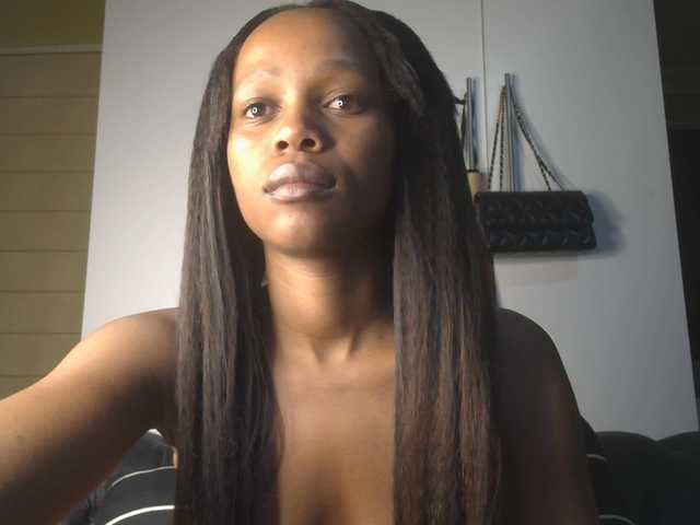 SexyBaddie live cam on BongaCams