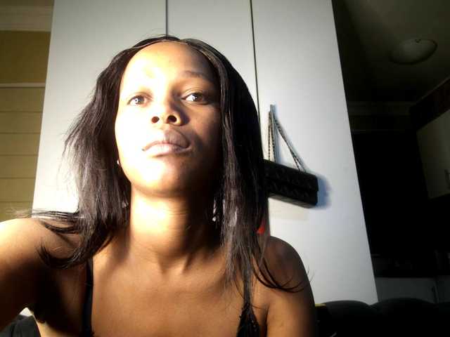 SexyBaddie live cam on BongaCams