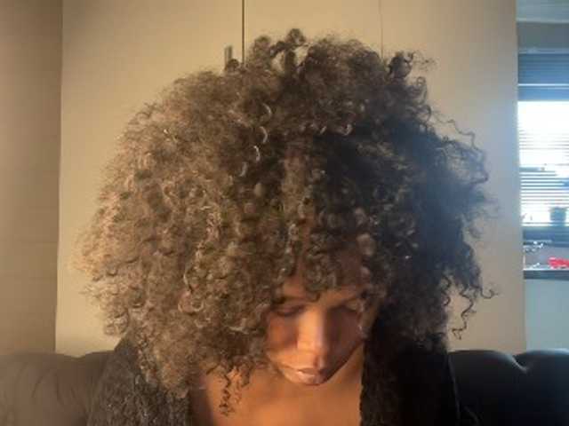 SexyBaddie's BongaCams show and profile