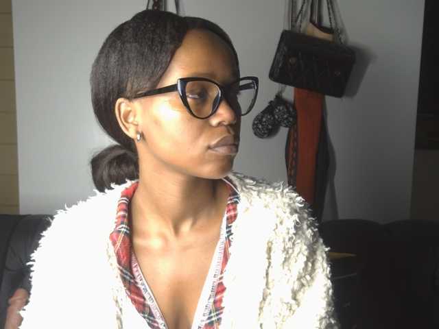 SexyBaddie live cam on BongaCams