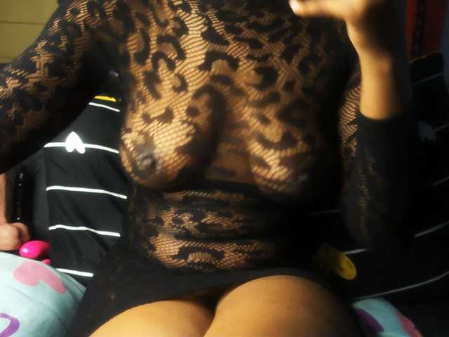SexyBaddie live cam on BongaCams