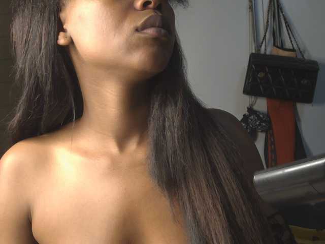 SexyBaddie live cam on BongaCams