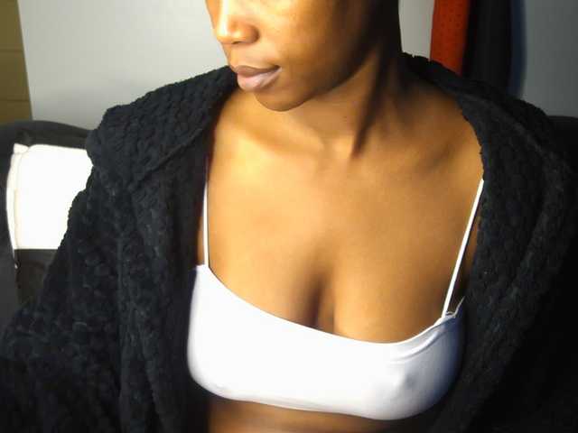 SexyBaddie live cam on BongaCams