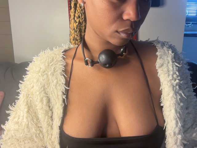 SexyBaddie live cam on BongaCams