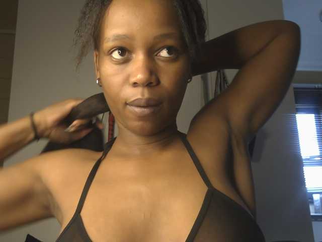 SexyBaddie live cam on BongaCams