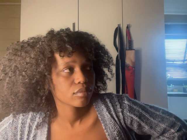 SexyBaddie's BongaCams show and profile