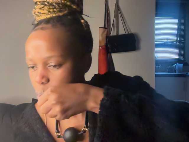 SexyBaddie live cam on BongaCams