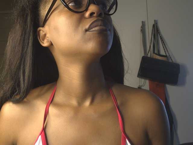 SexyBaddie live cam on BongaCams