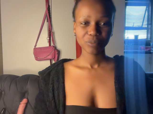 SexyBaddie live cam on BongaCams