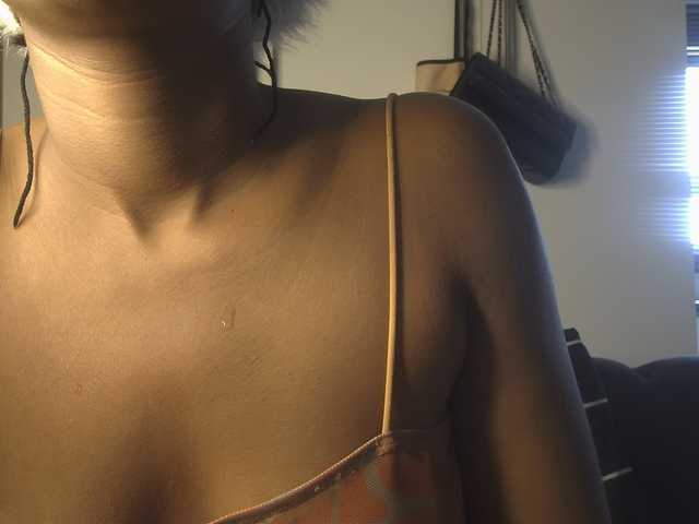 SexyBaddie live cam on BongaCams