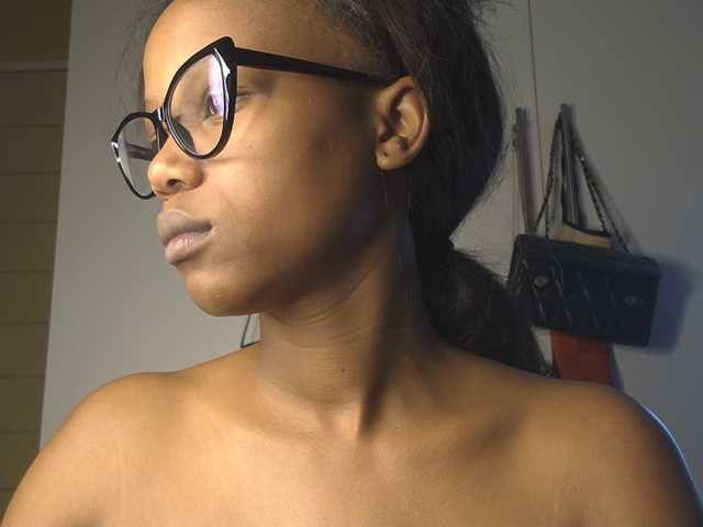 SexyBaddie live cam on BongaCams