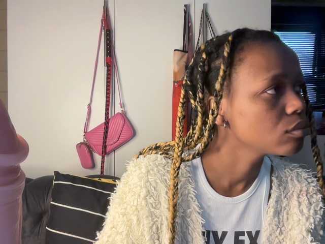 SexyBaddie live cam on BongaCams