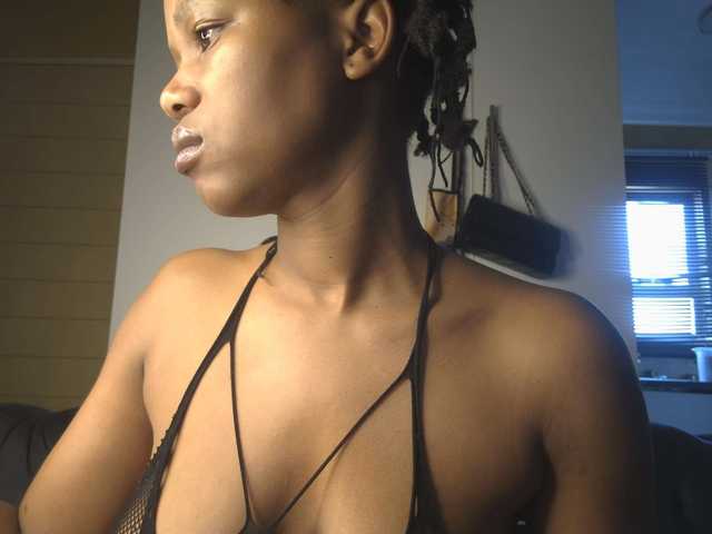 SexyBaddie live cam on BongaCams
