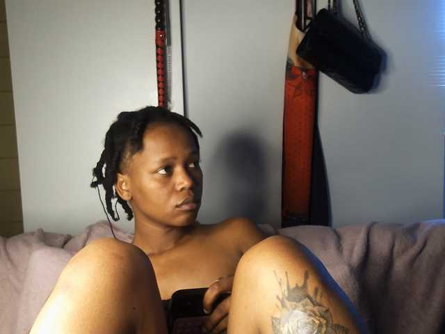 SexyBaddie live cam on BongaCams