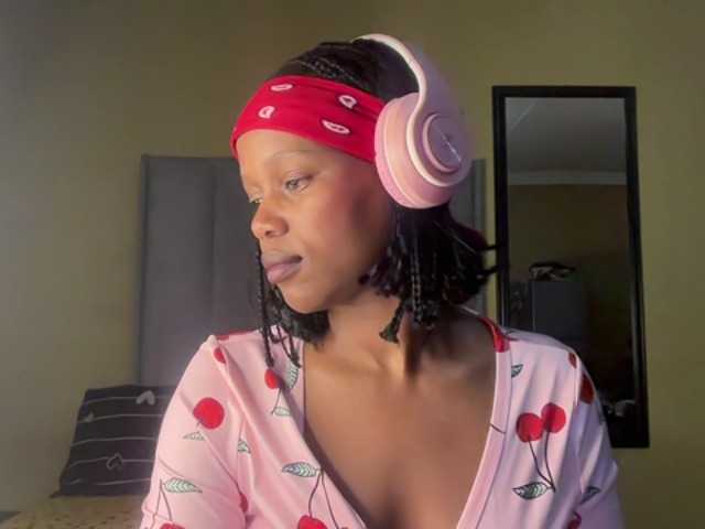 SexyBaddie live cam on BongaCams