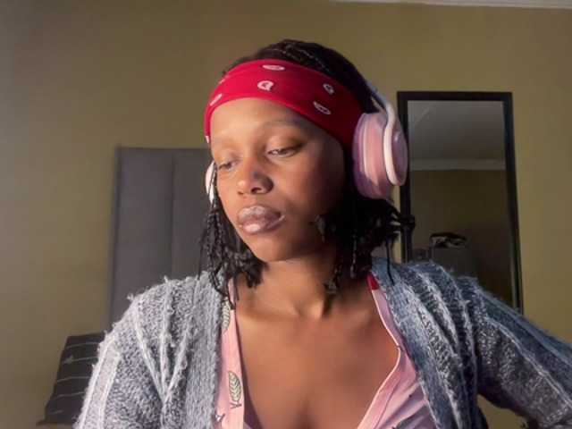 SexyBaddie live cam on BongaCams