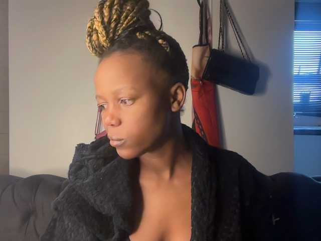 SexyBaddie live cam on BongaCams