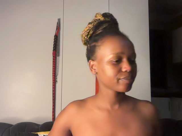 SexyBaddie live cam on BongaCams
