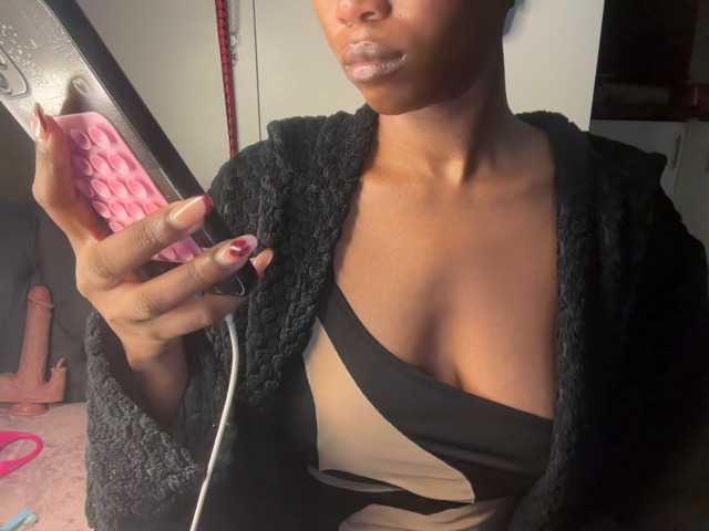 SexyBaddie live cam on BongaCams