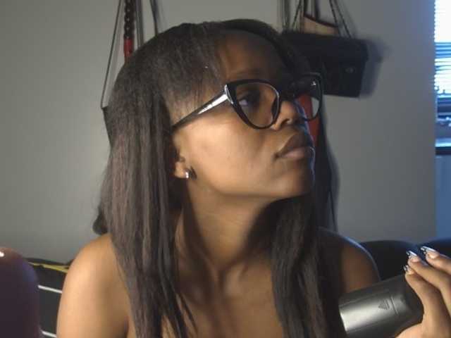 SexyBaddie live cam on BongaCams