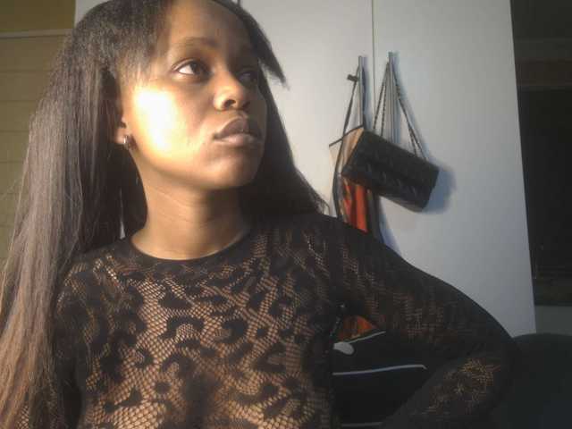 SexyBaddie live cam on BongaCams