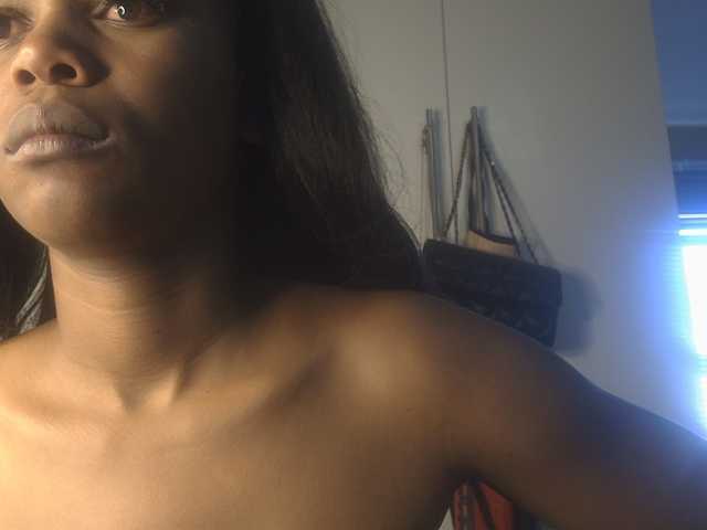 SexyBaddie live cam on BongaCams