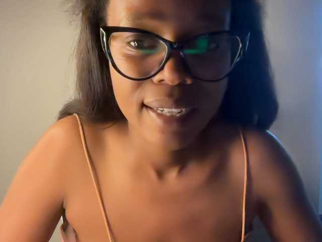 SexyBaddie live cam on BongaCams