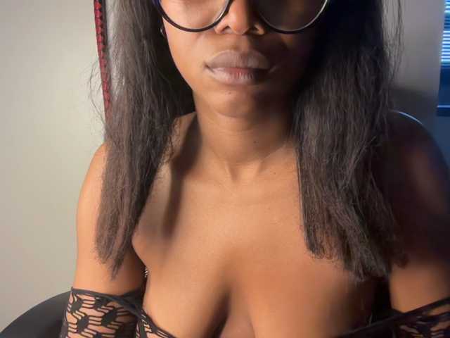 SexyBaddie live cam on BongaCams