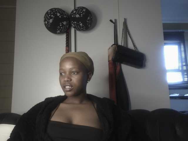 SexyBaddie live cam on BongaCams