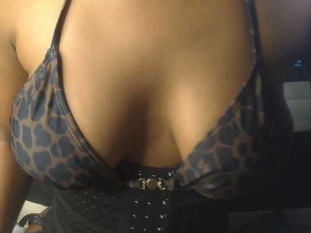 SexyBaddie live cam on BongaCams