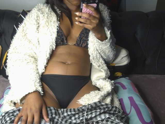 SexyBaddie live cam on BongaCams