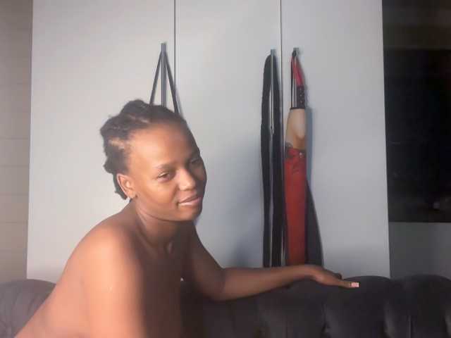 SexyBaddie's BongaCams show and profile