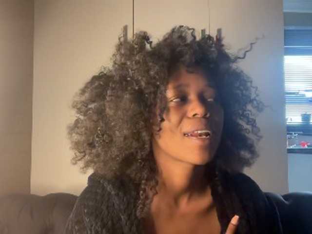 SexyBaddie's BongaCams show and profile