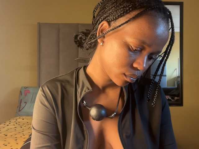 SexyBaddie live cam on BongaCams