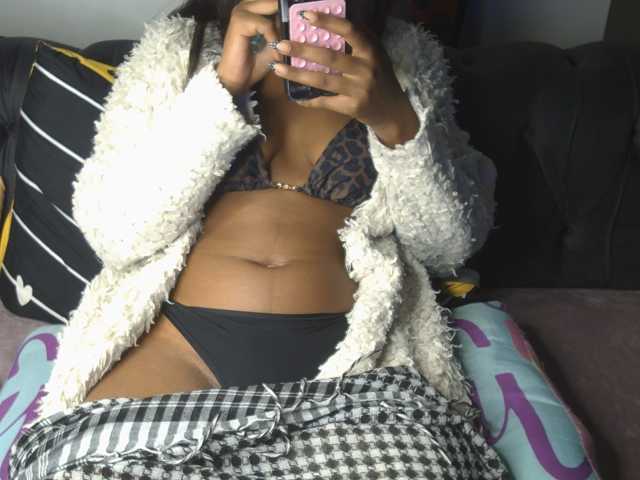SexyBaddie live cam on BongaCams