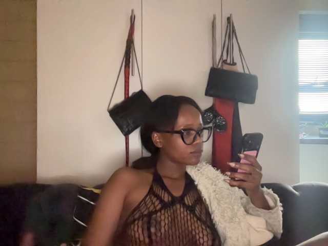SexyBaddie live cam on BongaCams