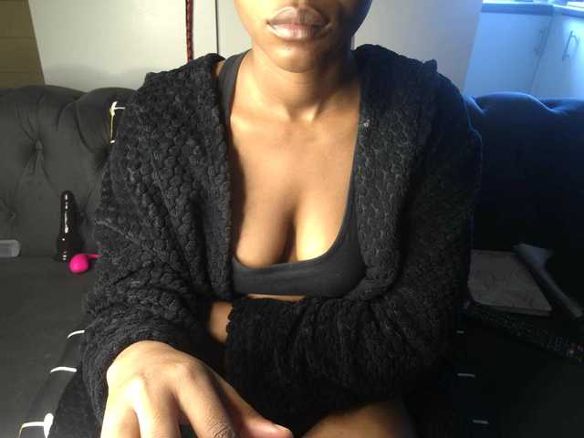 SexyBaddie live cam on BongaCams