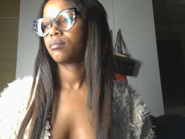SexyBaddie live cam on BongaCams