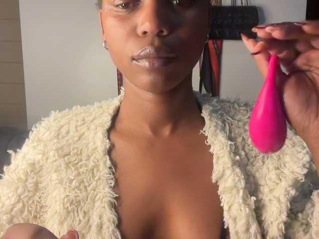 SexyBaddie live cam on BongaCams