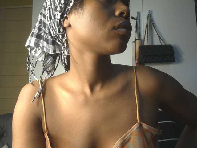 SexyBaddie live cam on BongaCams