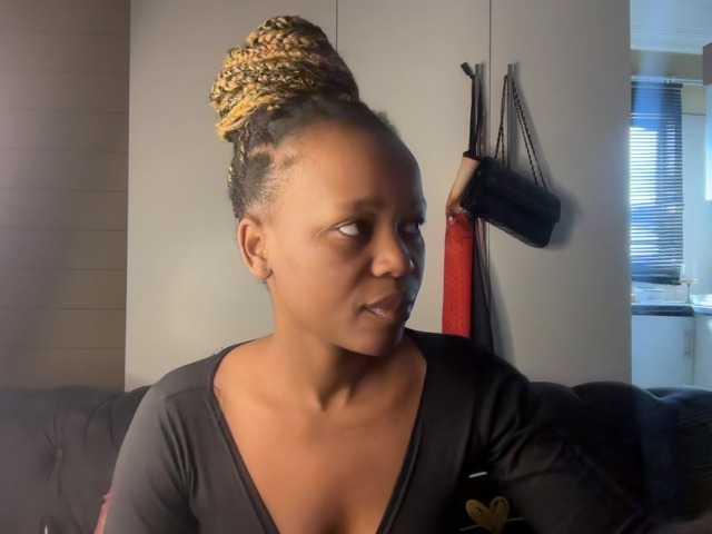 SexyBaddie live cam on BongaCams