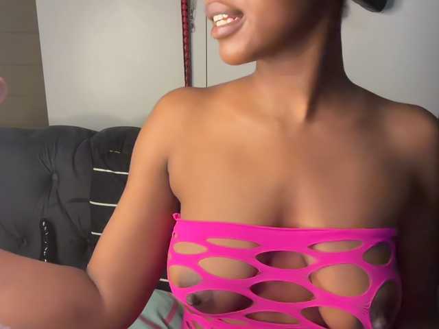 SexyBaddie live cam on BongaCams