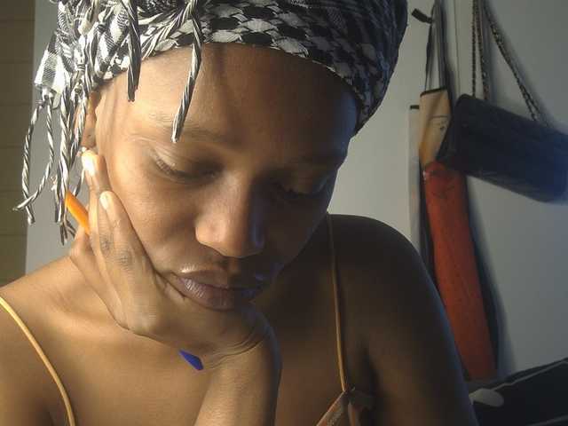 SexyBaddie live cam on BongaCams