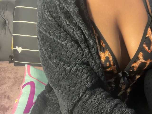 SexyBaddie live cam on BongaCams