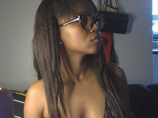 SexyBaddie live cam on BongaCams
