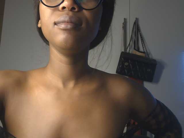 SexyBaddie live cam on BongaCams
