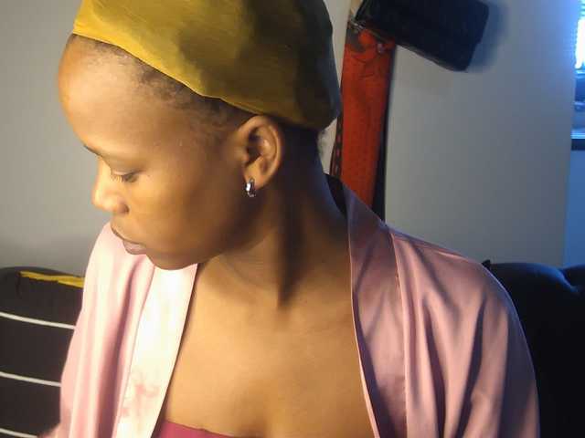 SexyBaddie live cam on BongaCams