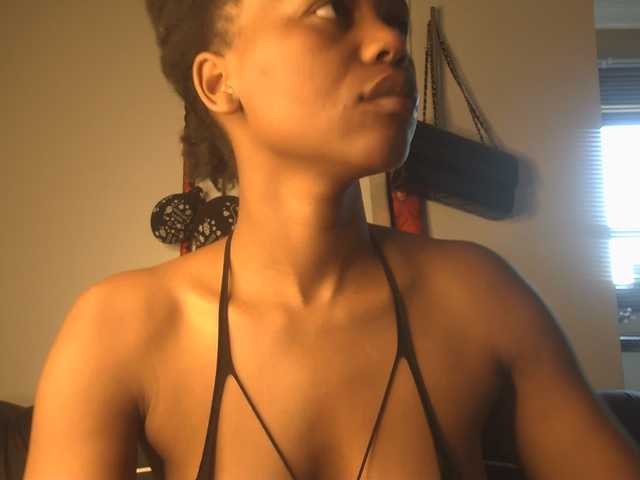 SexyBaddie live cam on BongaCams