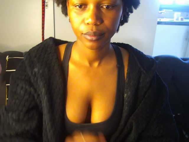 SexyBaddie live cam on BongaCams